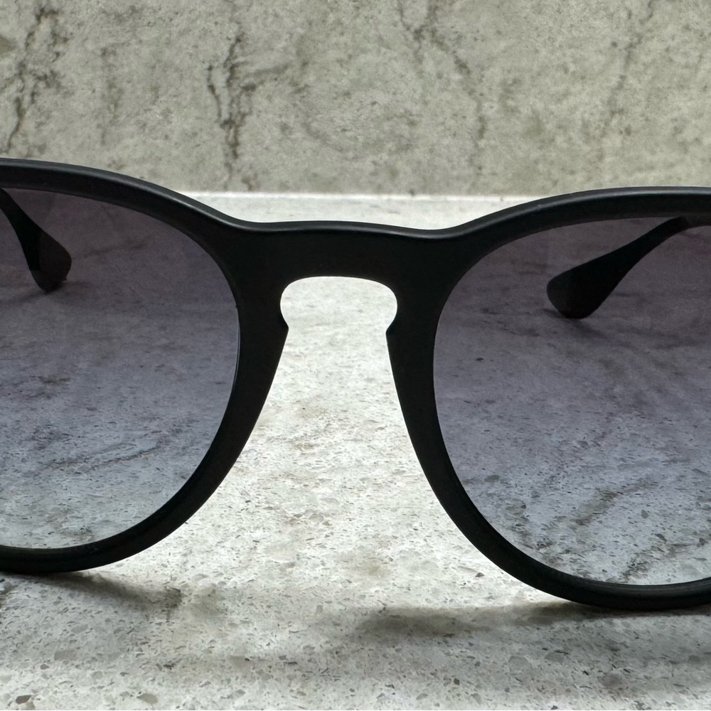 Ray Ban Erika Classic style sunglasses. Grey gradient lenses - Picture 4 of 5